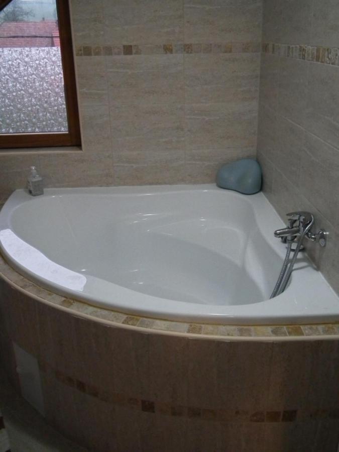 Kalmi Vendeghaz Hotel โครุนด์ ภายนอก รูปภาพ